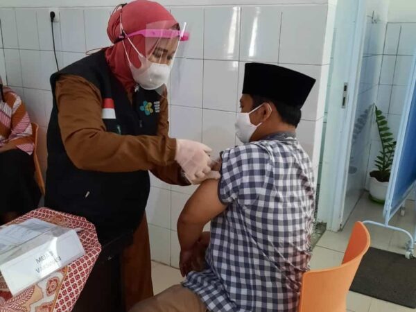 Vaksinasi Jajaran pengurus DKMA Syekh Quro Karawang