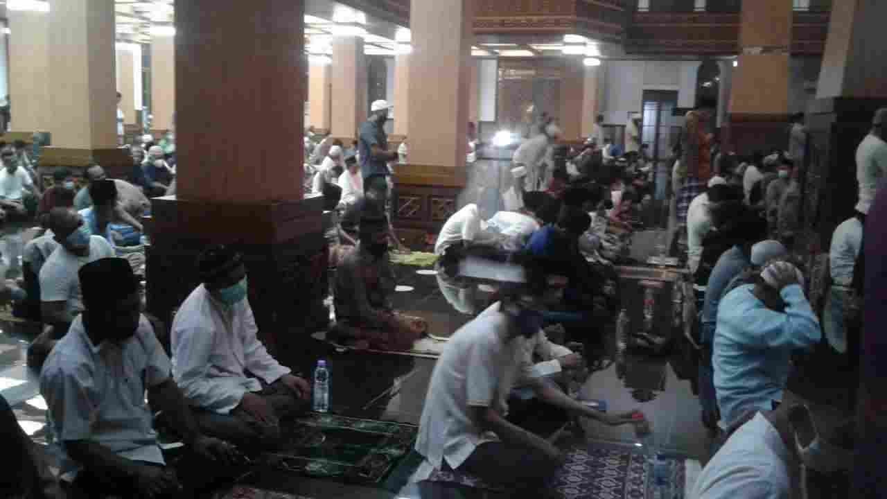 Masjid Agung Syekh Quro Karawang menyambut Nisfu Syaban 2021