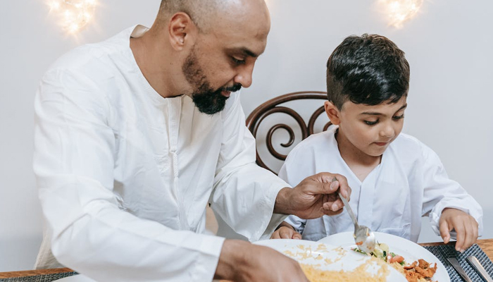Posisi Anak dalam Al-Quran, Hal yang Harus Diajarkan Orangtua pada Anak, Hukum Puasa Anak Kecil, Hal Sepele yang Tak Boleh Orangtua Lakukan pada Anak, Cara Meminang Hati Anak, Hukum Makan Sambil Berdiri